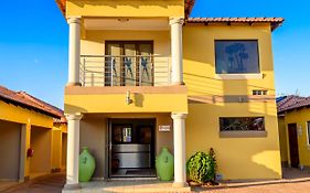 Hlulani Guest House